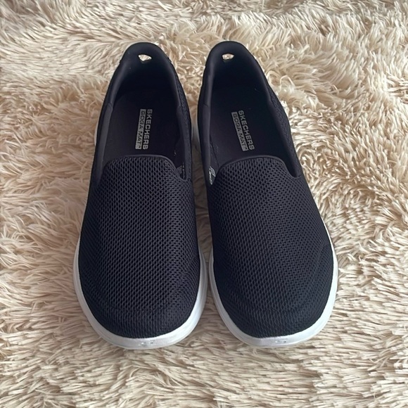 Ladies Slip on Shoes - Picture 2 of 4